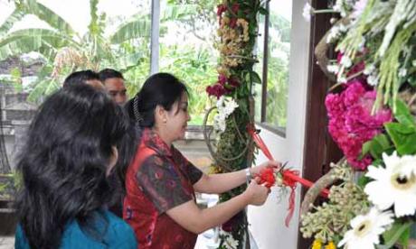 Peresmian Tempat Merangkai Bunga