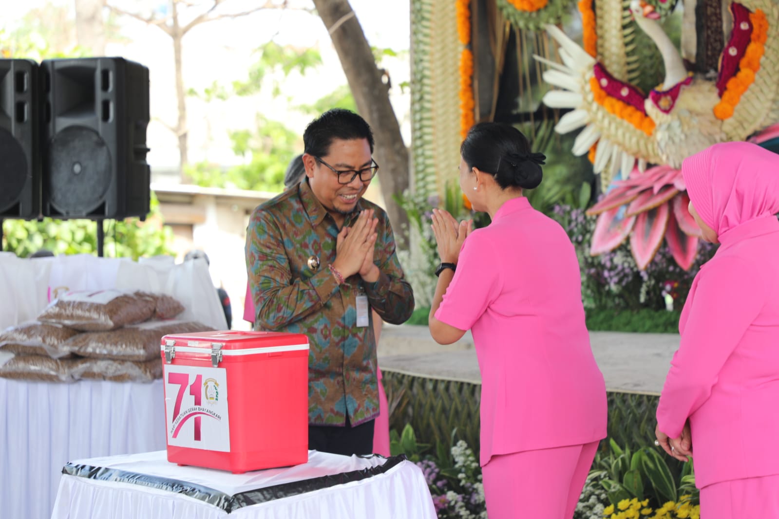 Wujudkan Bali Zero Rabies, Bhayangkari Gelar Vaksinasi Gratis